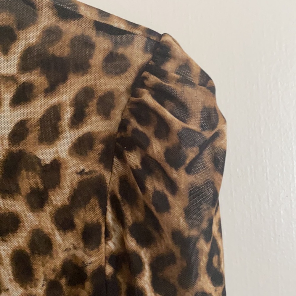 Leopard🐆 Print Top - Picture 4 of 5
